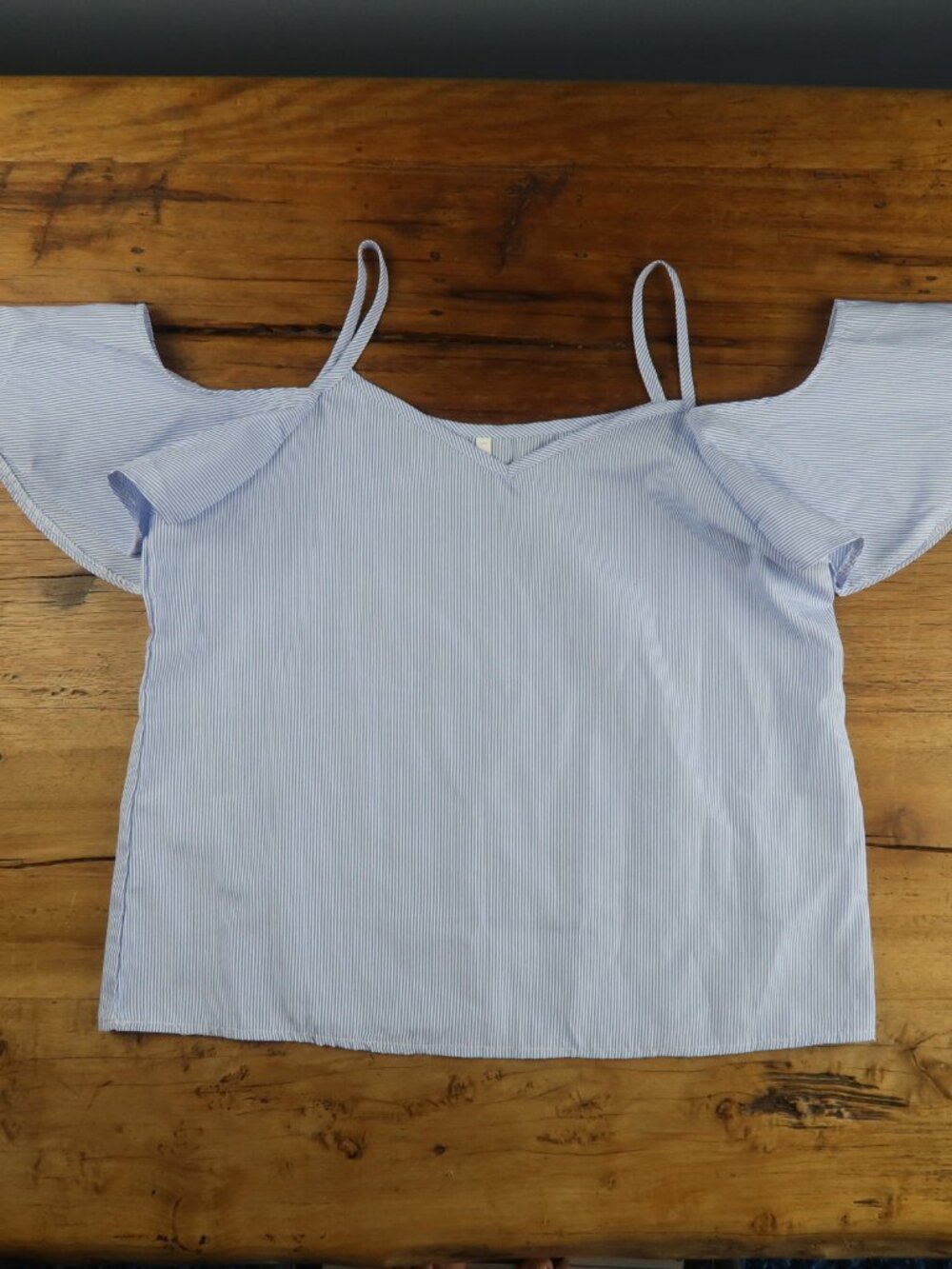 LIGHT BLUE & WHITE STRIPE OFF THE SHOULDER CROPPED SUMMER TOP SIZE MEDIUM